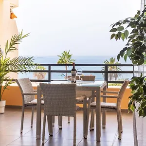frontline-penthouse-with-heated-pool-and-parking.tenerifehoteles.net/